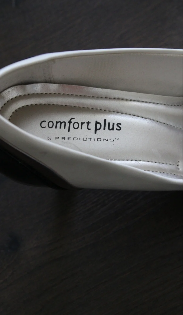 Predictions Ivory and Black Pointed Toe Heels‎ with Gold Accent